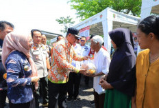 Pantau Langsung Pasar Murah, Begini Kata Pj Bupati Tulangbawang Ferli Yuledi