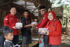 Megawati Soekaro Putri Ulang Tahun ke-77, PDI Perjuangan Lampung Beri Nasi Tumpeng ke Warga 