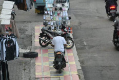  Dikritik Komika, Trotoar Jalan Keramik Diganti Granit