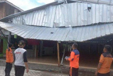 Puting Beliung Kembali Terjang Tulangbawang, Puluhan Rumah di Banjarmargo Porak-poranda