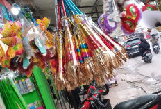 Sepi Pembeli, Pedagang Terompet Kini Sedikit