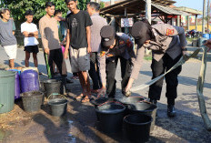 Musim Kemarau, Polres Waykanan Salurkan Air Bersih ke Kampung Negeri Baru