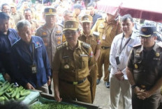  Bupati Lampura Sidak Pasar Pastikan Bapok Aman 