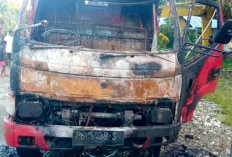 Dua Ekskavator  dan Dua Truk Proyek Dibakar di Yapen, Siapa Pelakunya? 