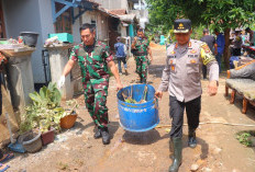 TNI-Polri Baksos di Lokasi Banjir