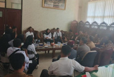 Terkesan Dianaktirikan, Ratusan Tenaga Pendidik Datangi Pemkab Lamtim 