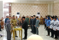 Lantik Lima Pejabat, Bupati Elfianah Minta Sering Turun ke Lapangan  