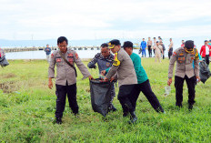 Jaga Lingkungan, Polres Gelar Program Bersih Pantai 