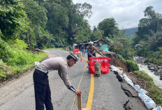  Amblasnya Jalan Liwa-Krui di Km 22 Lampung Barat Semakin Mengkhawatirkan