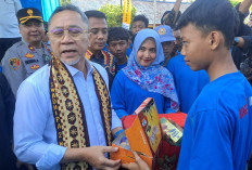 Kunjungi Tiga SMA di Natar, Zulhas Bagikan Makanan Bergizi Gratis