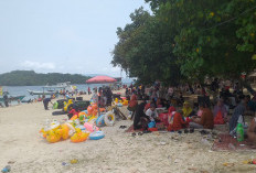 Liburan Natal, Ribuan Orang dari Berbagai Daerah Luar Lampung Serbu Pantai Mutun