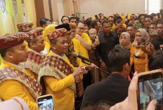 Lantik Pengurus Golkar Lampung, Bahlil Lahadalia Beri PR Hanan CS Tambah Empat Kursi pada Pemilu 2029