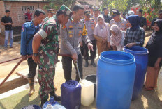 Polres Pringsewu Distribusikan 4 Ribu Liter Air Bersih untuk Warga Terdampak Kekeringan