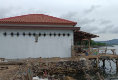 Pemkot Persilahkan Pemilik Rumah Bongkar Sendiri Rumah Permanen Atas Laut 