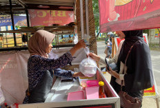  Mahasiswi UIN RIL Rintis Usaha Mie Jebew dari Dana Beasiswa 