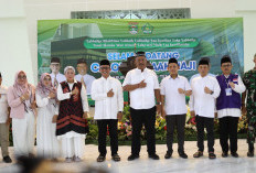 Ketua DPRD Lampung Tengah Febriyantoni Hadiri Pelepasan Calon Jamaah Haji Kloter 04