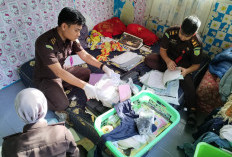 Kejari Tubaba Geledah Dua Rumah Mantan Kadis DLH