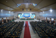 Supron Ridisno, Difabel dengan Keterbatasan Penglihatan Raih Disertasi Terbaik di Wisuda UIN RIL