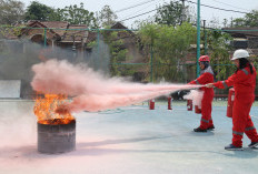 PLN Gandeng Damkarmat Gelar Pelatihan Penanganan Kebakaran