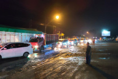 Truk Rusak di Tengah Jalan, Jalinsum di Kotabumi Macet Total 