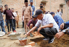 Bupati Novriwan Bantu Korban Kebakaran
