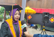  Prof. Farida Ariyani, Guru Besar Pertama Bahasa Lampung di Unila