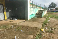 Warga Baradatu Keluhkan Sampah Menumpuk di Lapangan Sriwijaya 