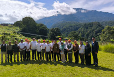 Konservasi Kawasan Puncak, PTPN I Bersama Menko PMK Pratikno Tanam Ribuan Pohon