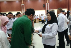 Pemkot Serahkan Beasiswa SMP, SMA/SMK, dan PTN