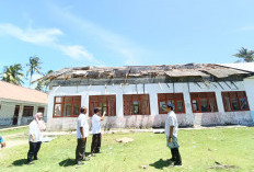 Atap Dua Ruang Kelas SDN 101 Krui Rusak Parah