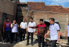 Bupati Dendi Tinjau Korban Kebakaran, Pastikan Bantuan Segera Disalurkan