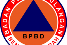 BPBD Metro Imbau Warga Keruk Lumpur Dalam Drainase