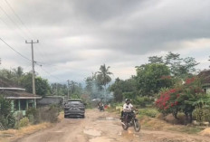  Jalan Banjit Rusak Parah 