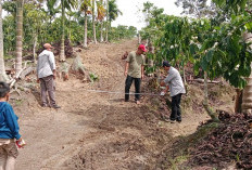 Warga Selipas Buka Jalan Baru 
