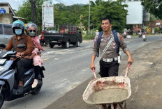 Polres Pringsewu Tambal Jalan Berlubang 