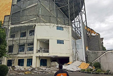 Angin Kencang Robohkan Gedung DPRD