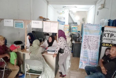 Jelang Pilkada 2024, Disdukcapil Pesisir Barat Lampung Pastikan Stok Blangko E-KTP Aman