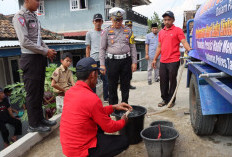  Satlantas Polres Tanggamus  Bantu Air Bersih Warga Kampung Duren