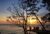 Sumtara Surf Resort, Sajikan Kolam Renang View Sunset Samudera Hindia