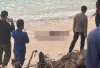 Dua Mayat Terbawa Arus Terdampar di Pantai Walur